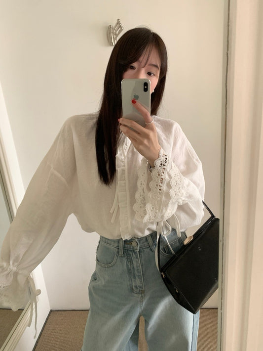 系帶鉤花拼接喇叭袖恤衫