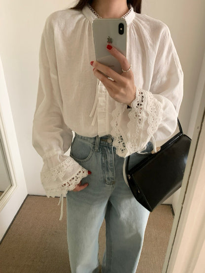 系帶鉤花拼接喇叭袖恤衫