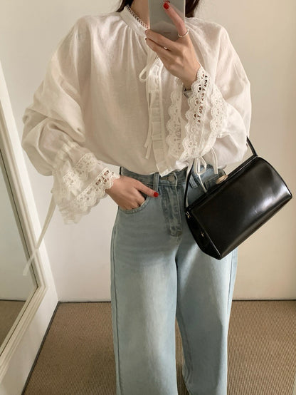 系帶鉤花拼接喇叭袖恤衫