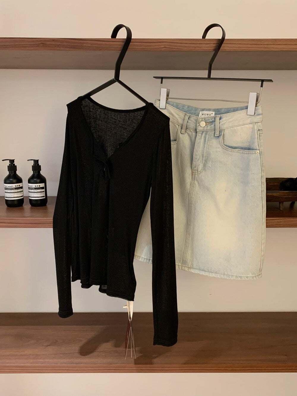 V領修身薄款針織top