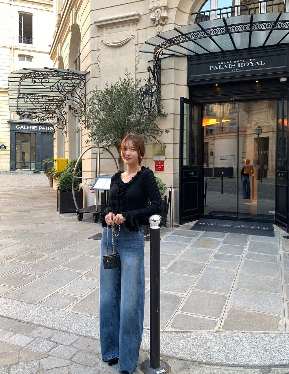 V領荷葉邊針織top