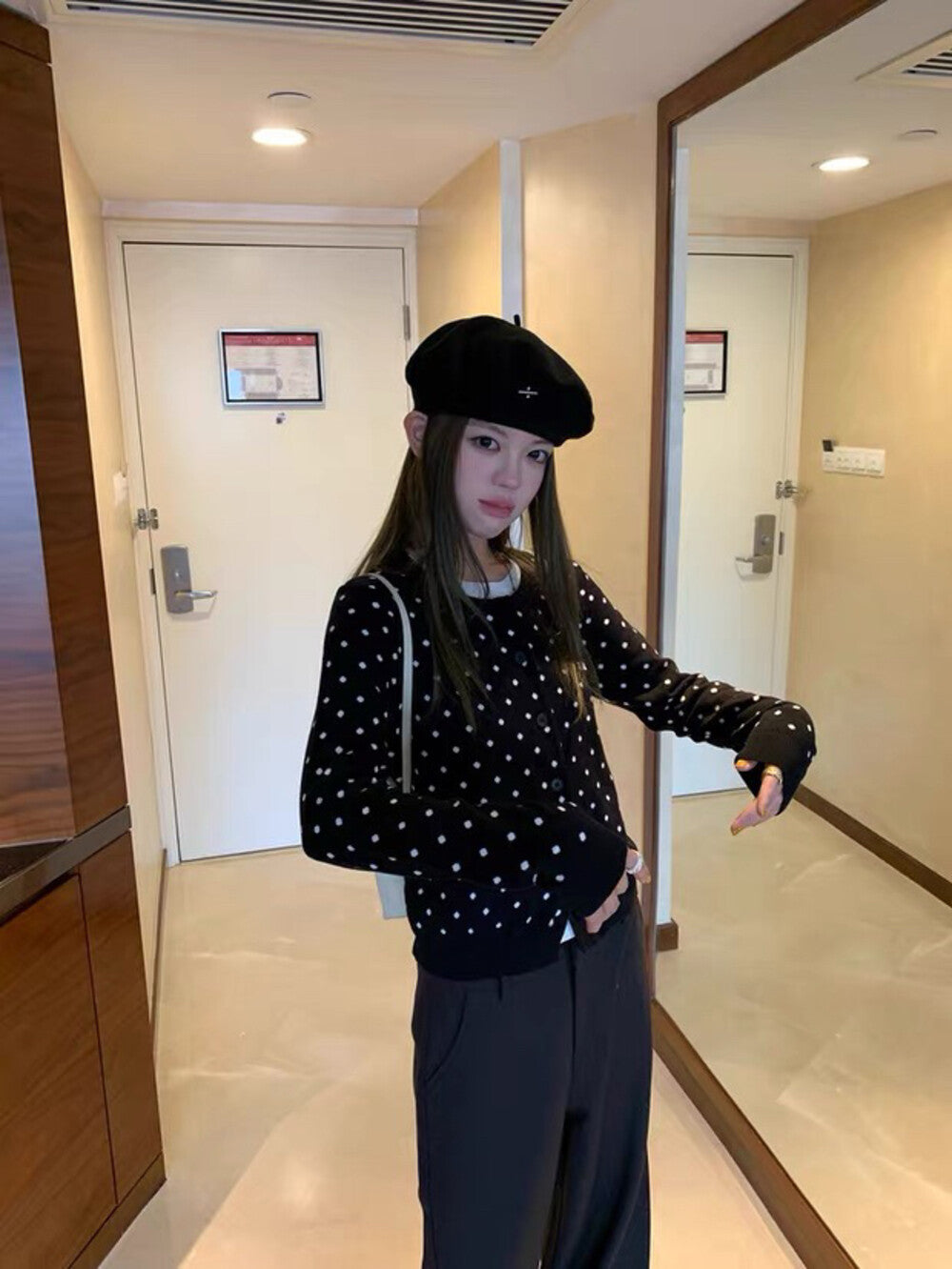 ソフトでドット柄の配色切り替えフェイクレイヤードニット