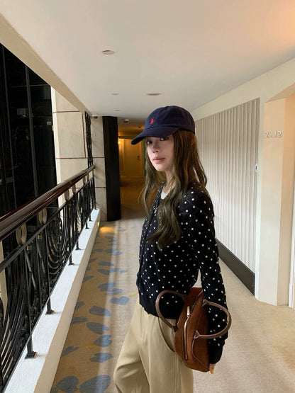 ソフトでドット柄の配色切り替えフェイクレイヤードニット