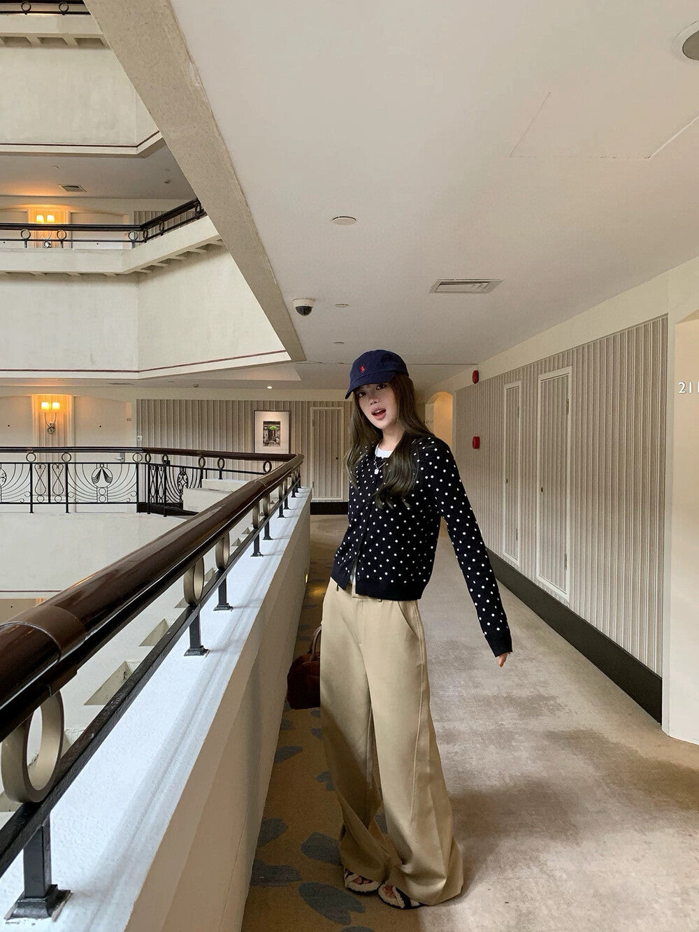 ソフトでドット柄の配色切り替えフェイクレイヤードニット