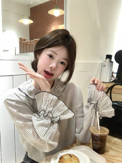 條紋荷葉領喇叭袖恤衫