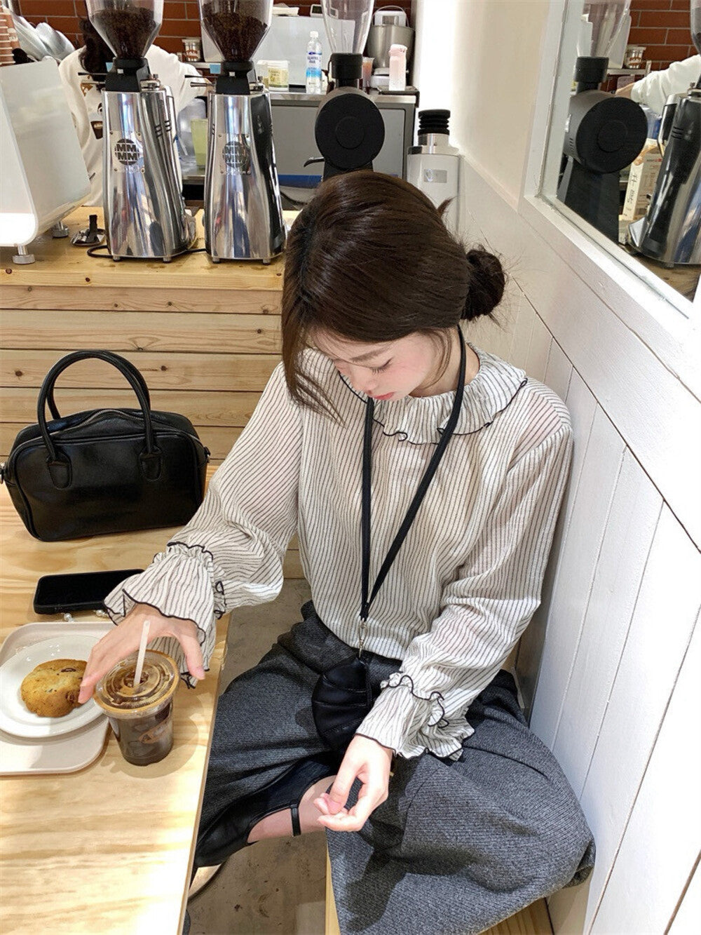 條紋荷葉領喇叭袖恤衫