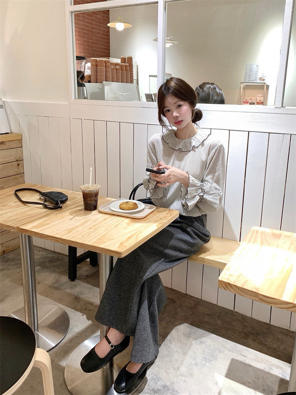 條紋荷葉領喇叭袖恤衫