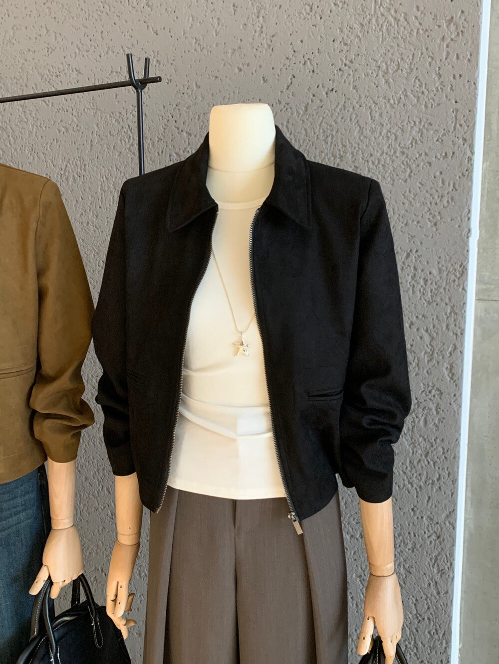 Notched Lapel Slim Fit Shoulder-Cut Short Jacket