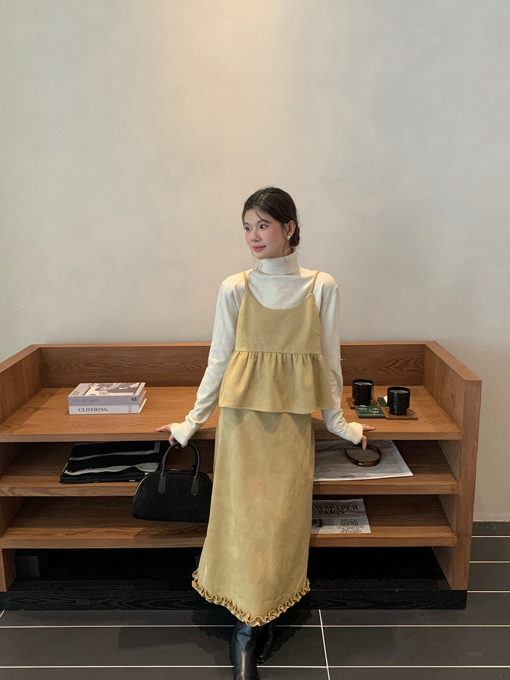 麂皮絨褶皺吊帶背心+木耳邊半身裙set