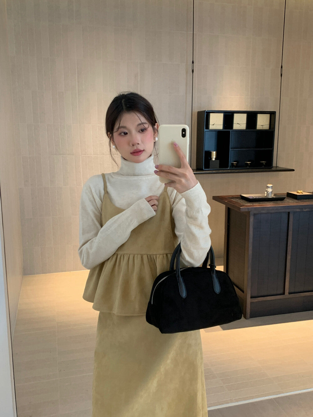 麂皮絨褶皺吊帶背心+木耳邊半身裙set