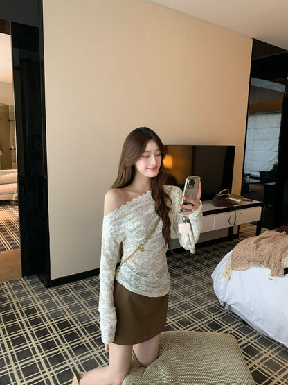 Off-shoulder Lace Top with Slight Stretch
