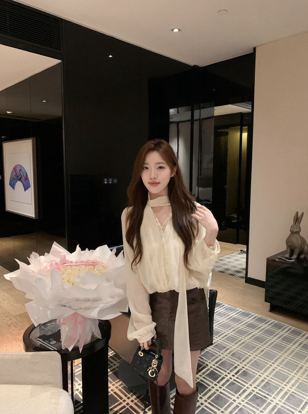 V領花苞雪紡飄帶恤衫