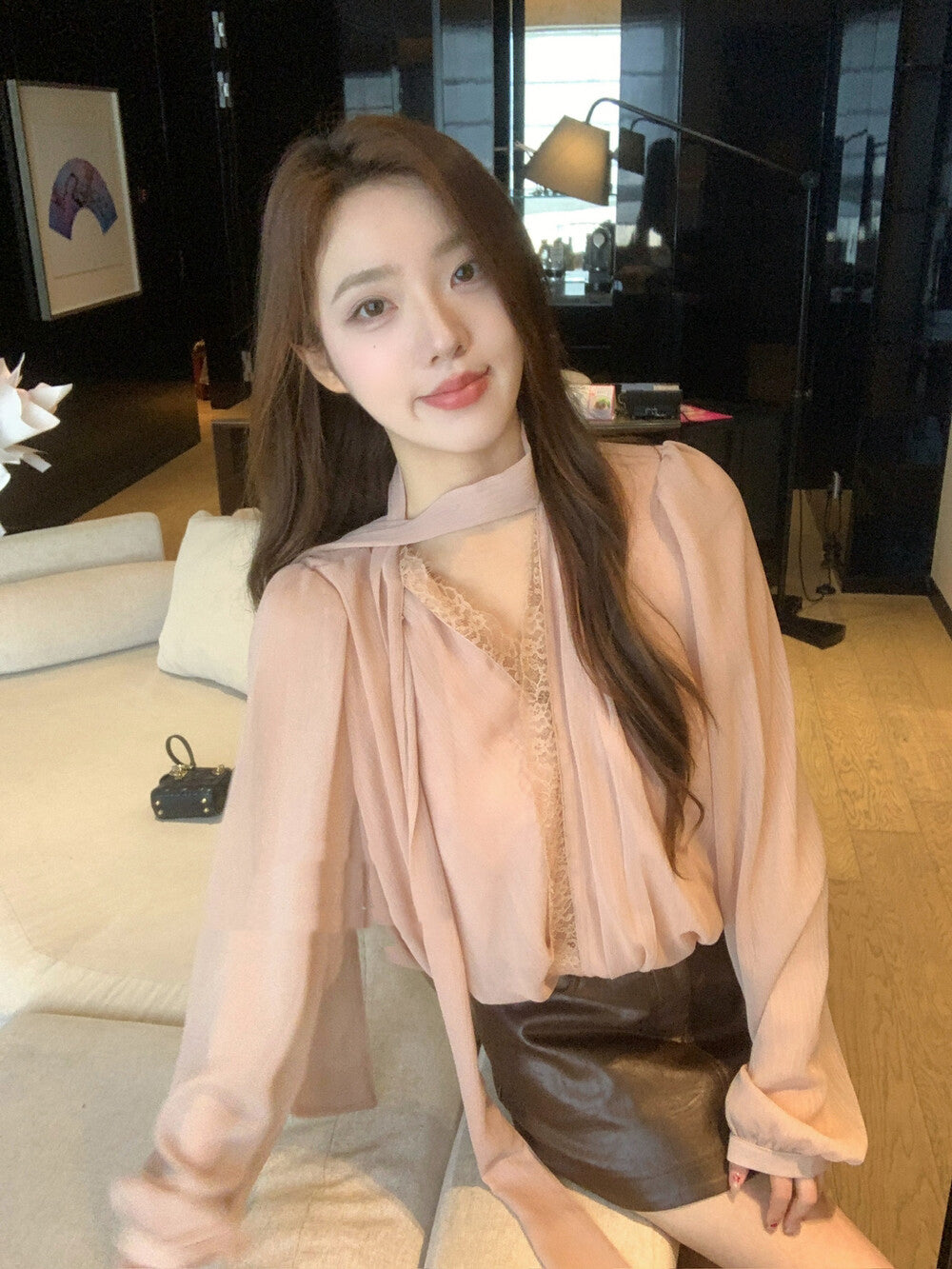 V領花苞雪紡飄帶恤衫