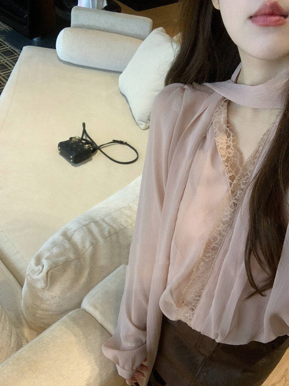 V領花苞雪紡飄帶恤衫