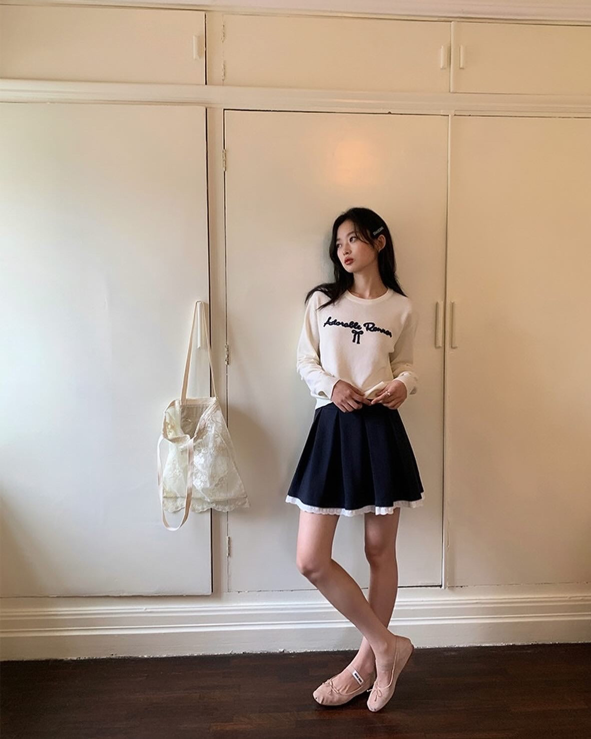 圓領字母刺繡針織衫