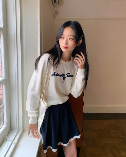 圓領字母刺繡針織衫