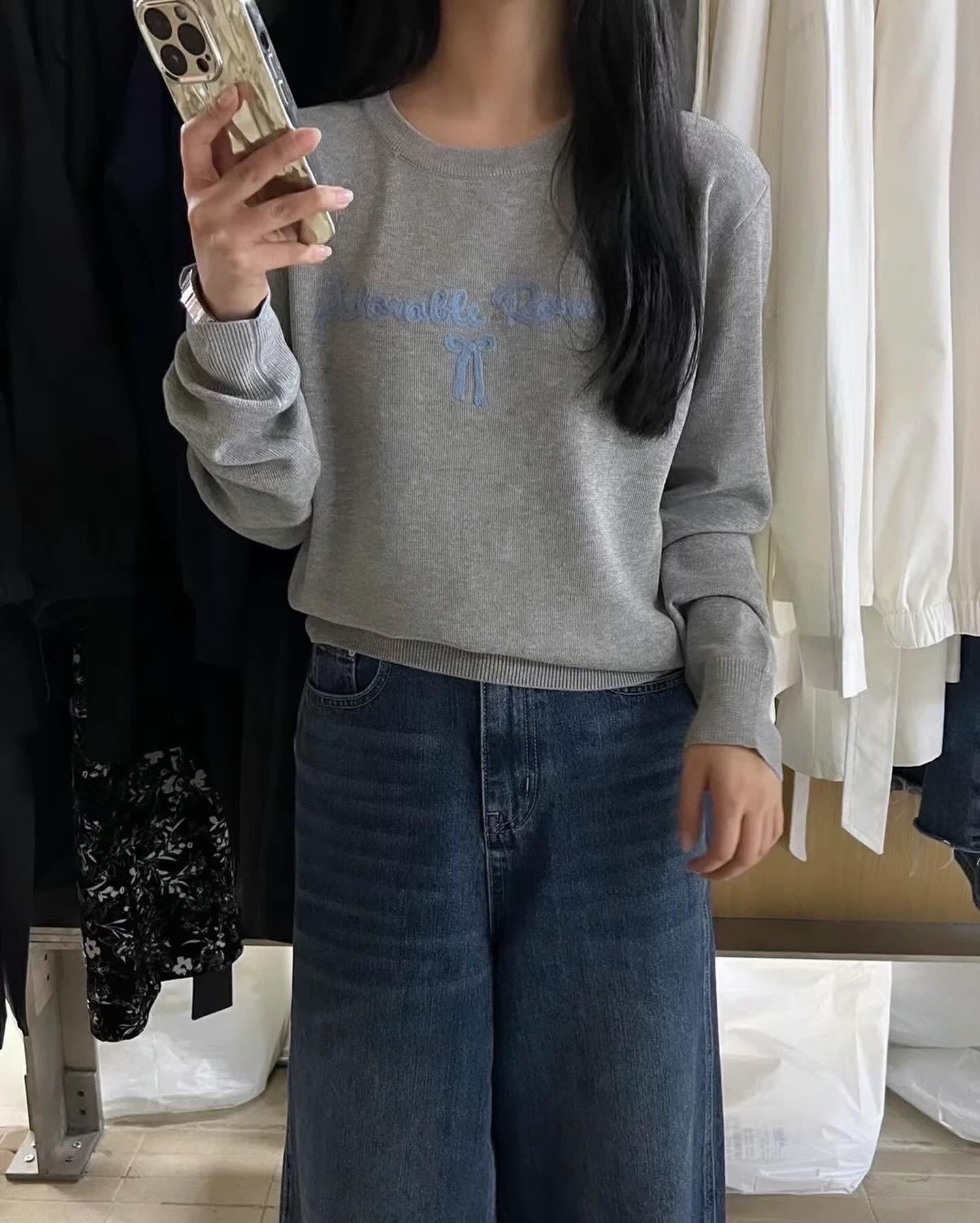 圓領字母刺繡針織衫