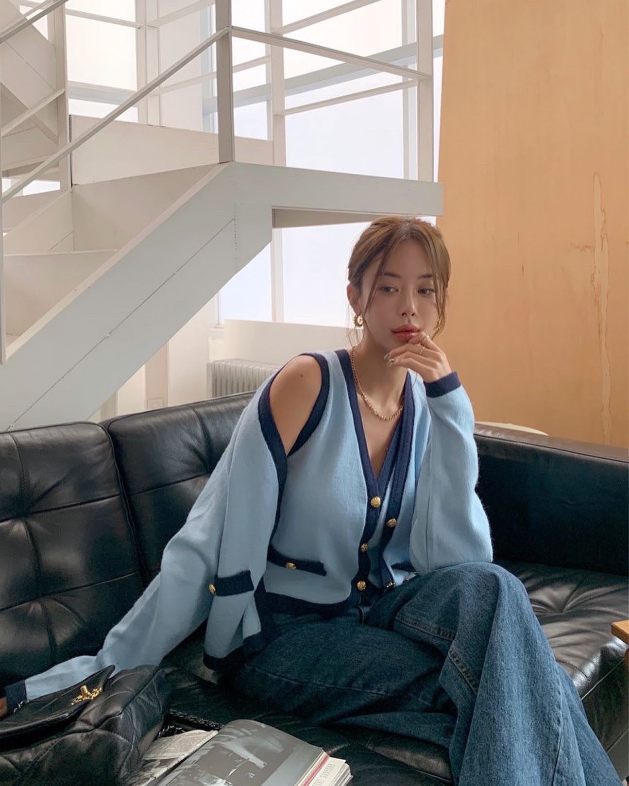 V-neck single-breasted vest + color-block knit cardigan