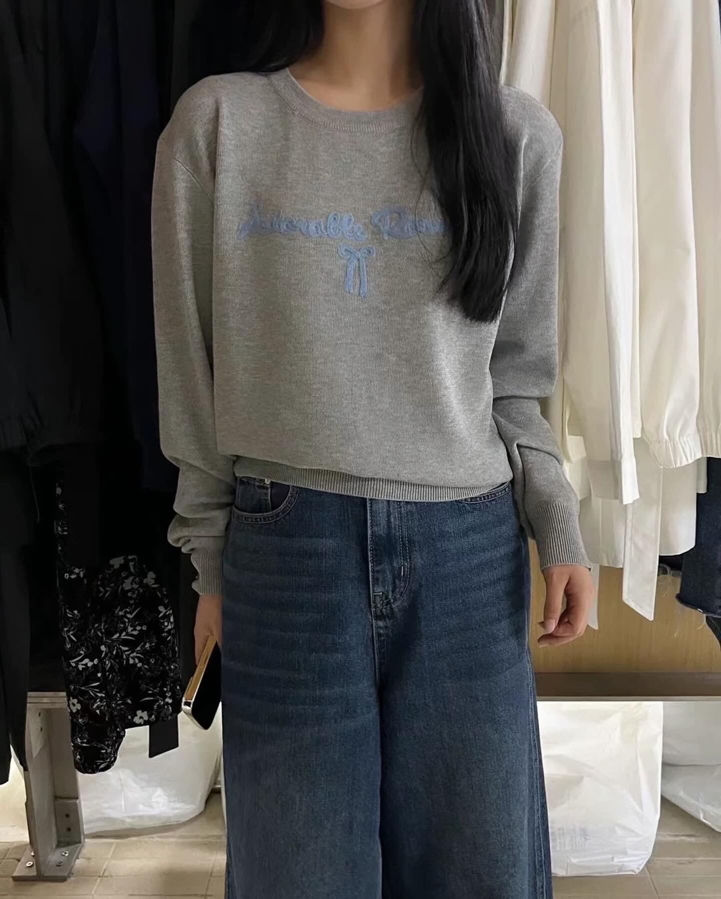 圓領字母刺繡針織衫