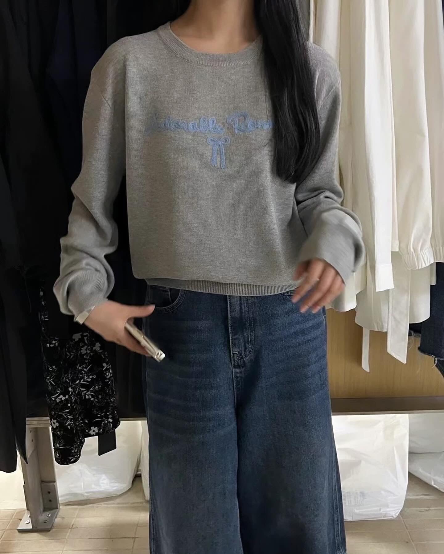 圓領字母刺繡針織衫