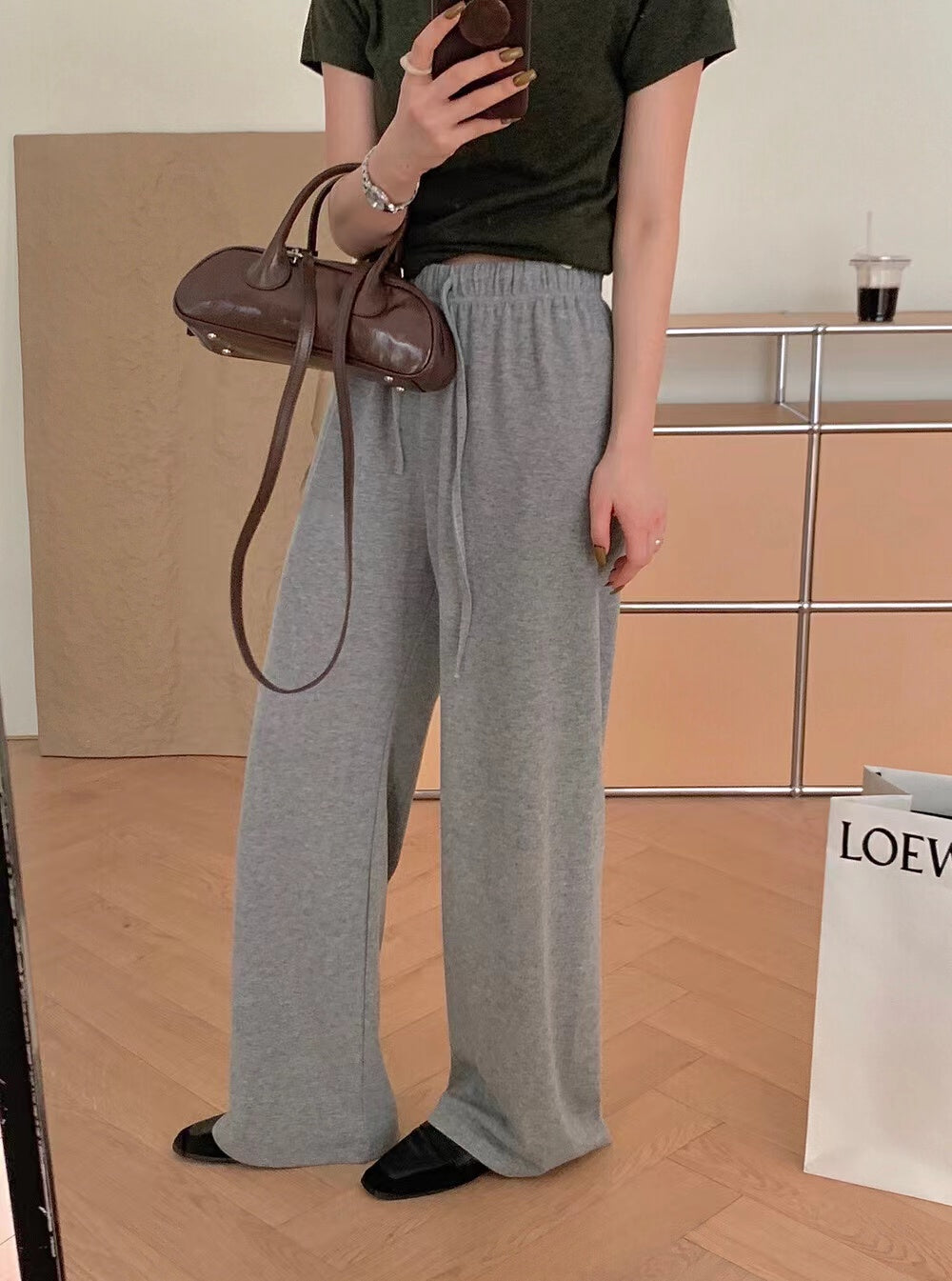 快適なゆったりストレートパンツ