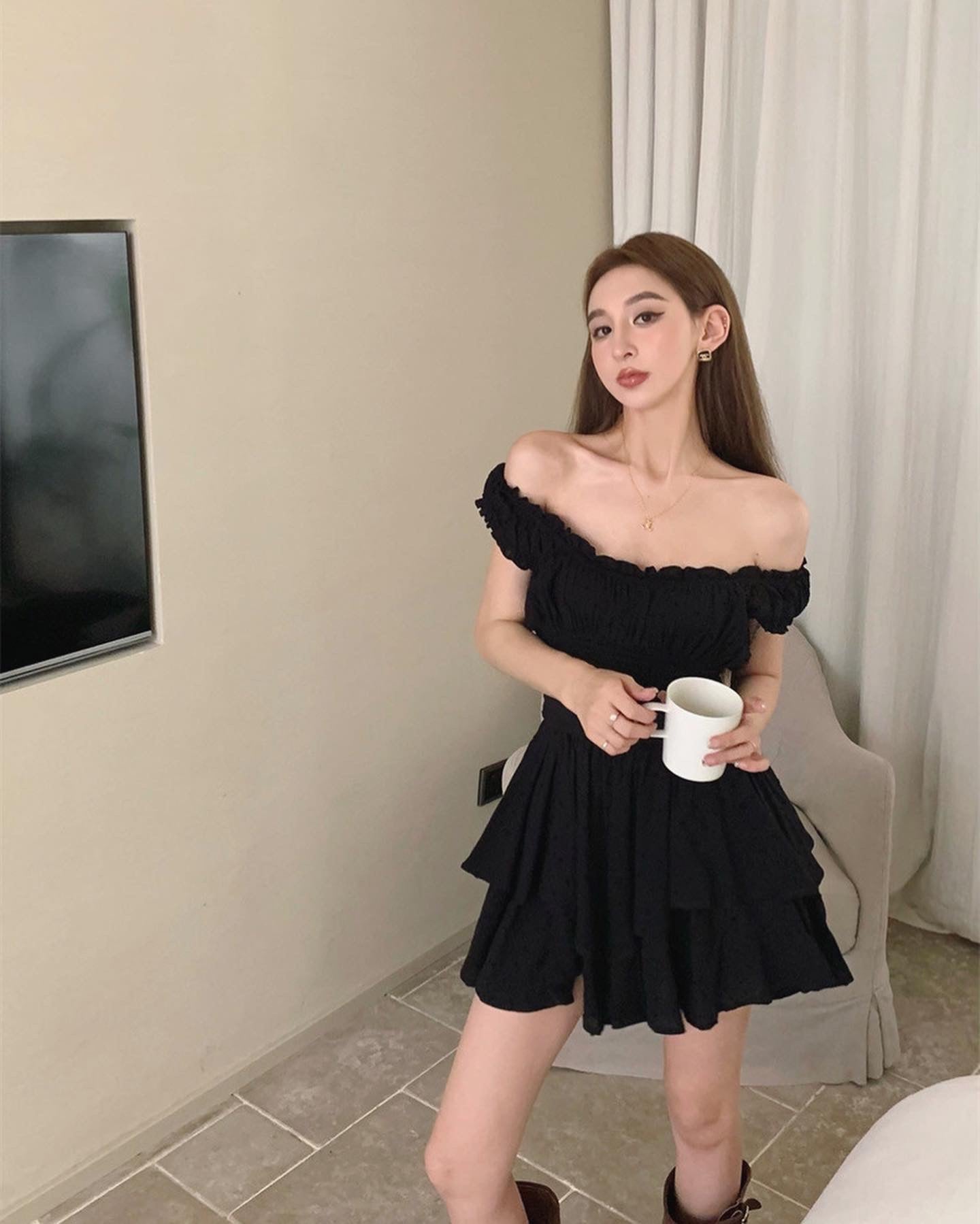 一字肩收腰連身裙