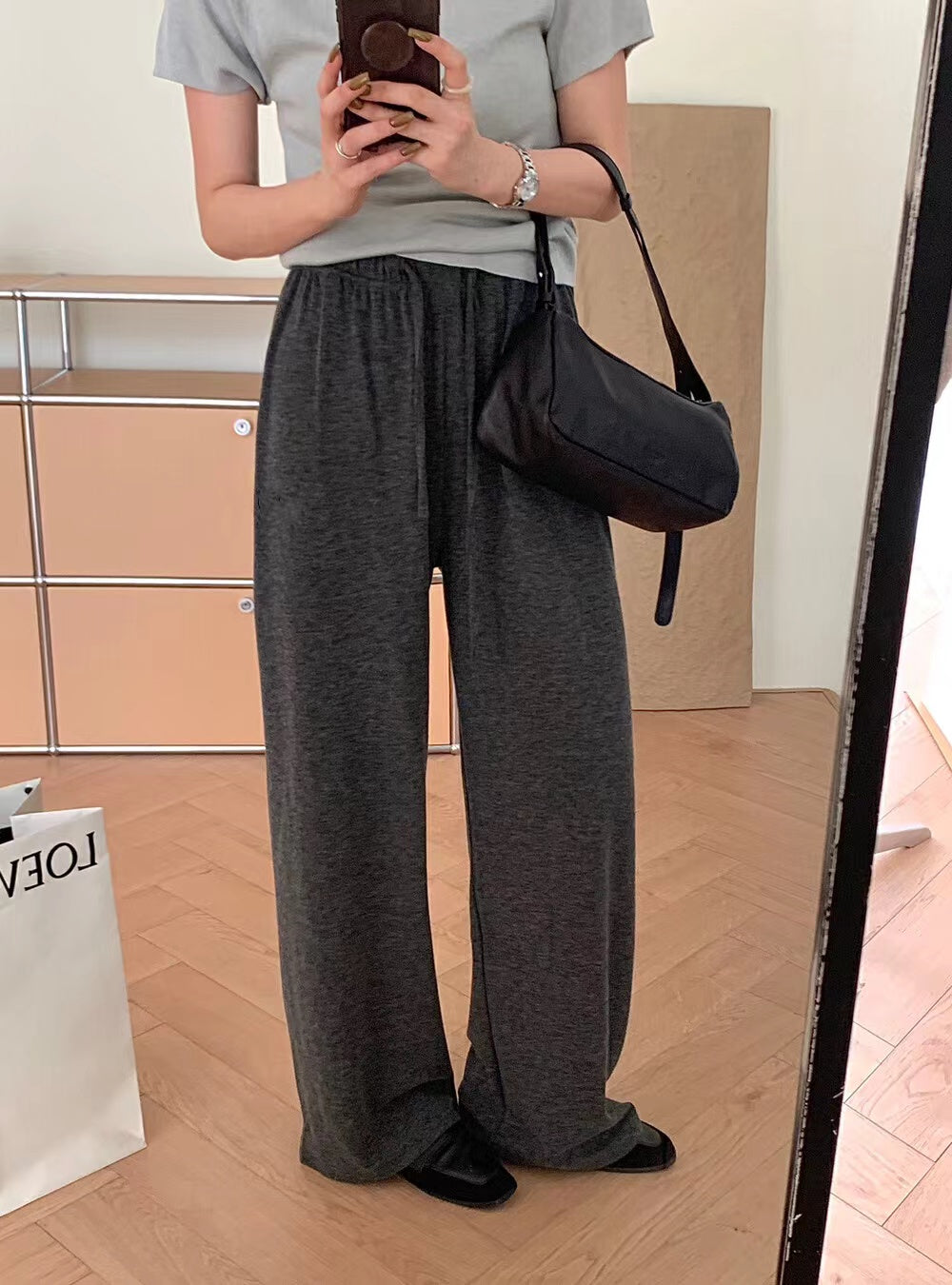 快適なゆったりストレートパンツ