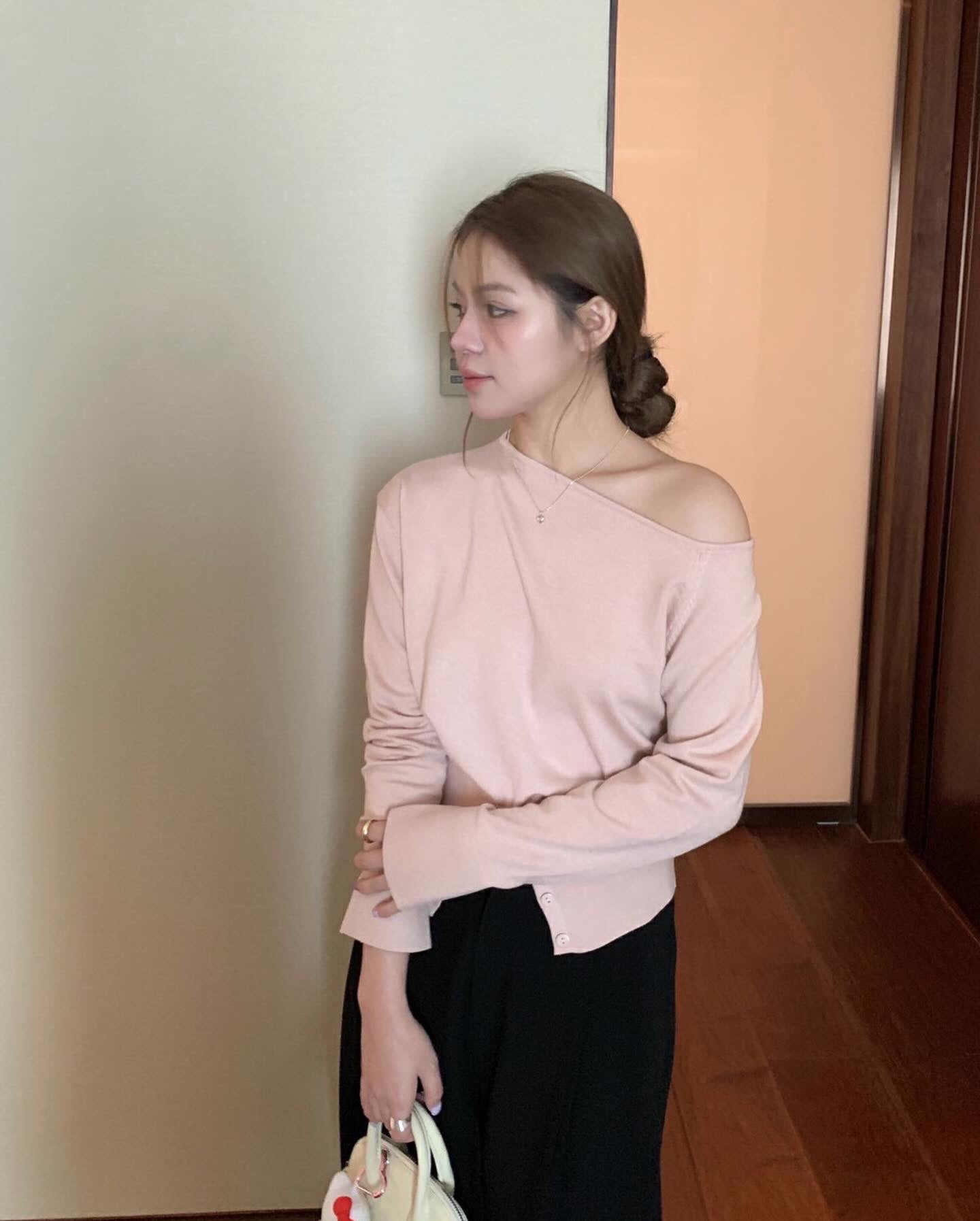 簡約斜肩針織top