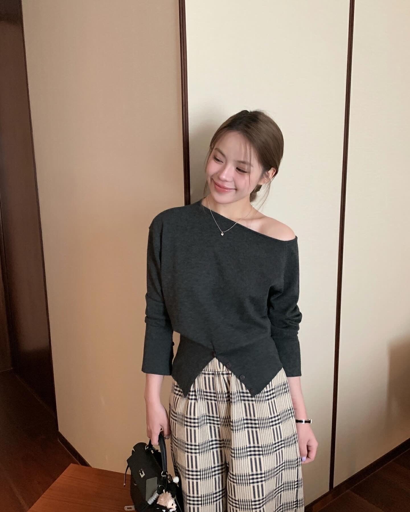 簡約斜肩針織top