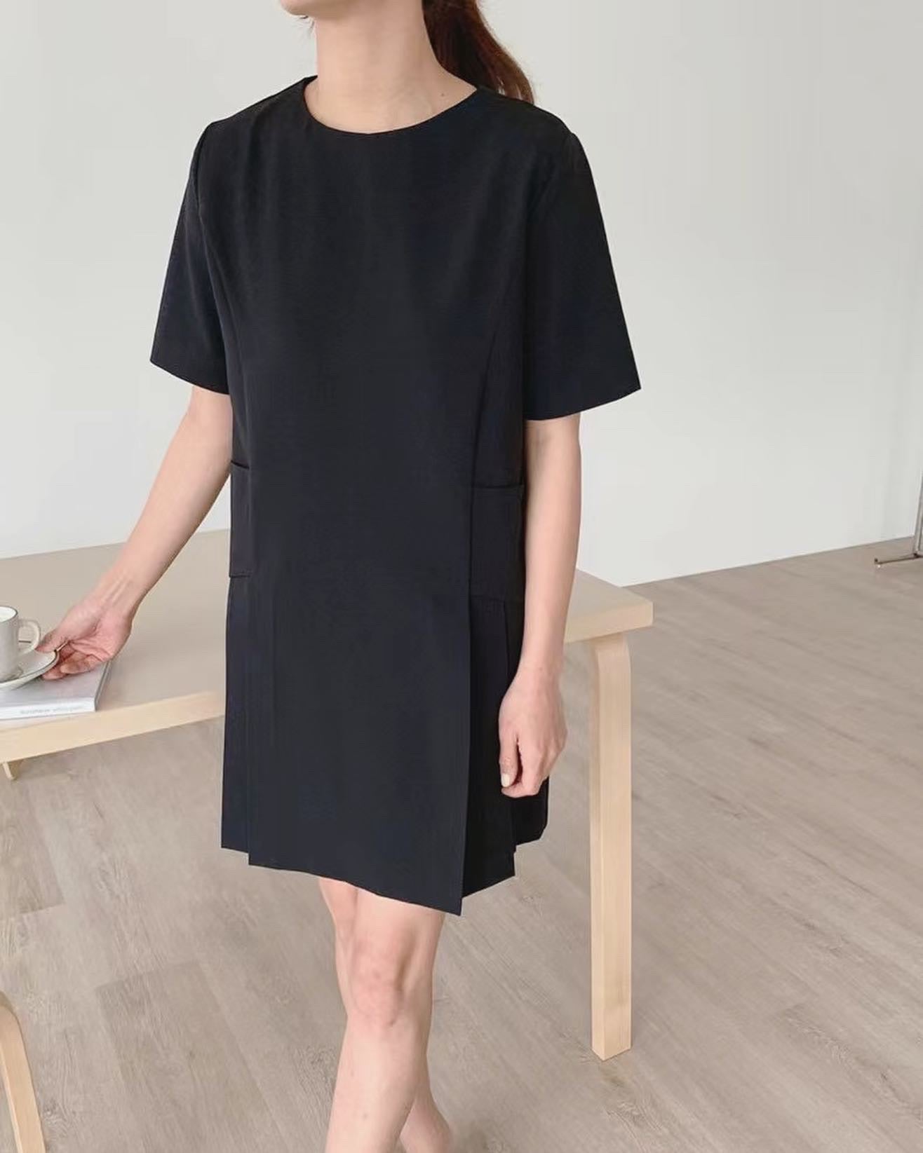 フレンチラウンドネックワンピース