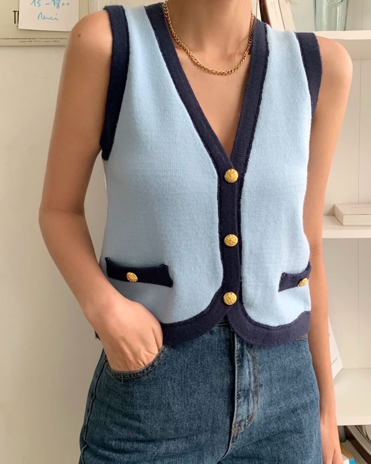 V-neck single-breasted vest + color-block knit cardigan