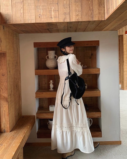 レース襟付きロングドレス