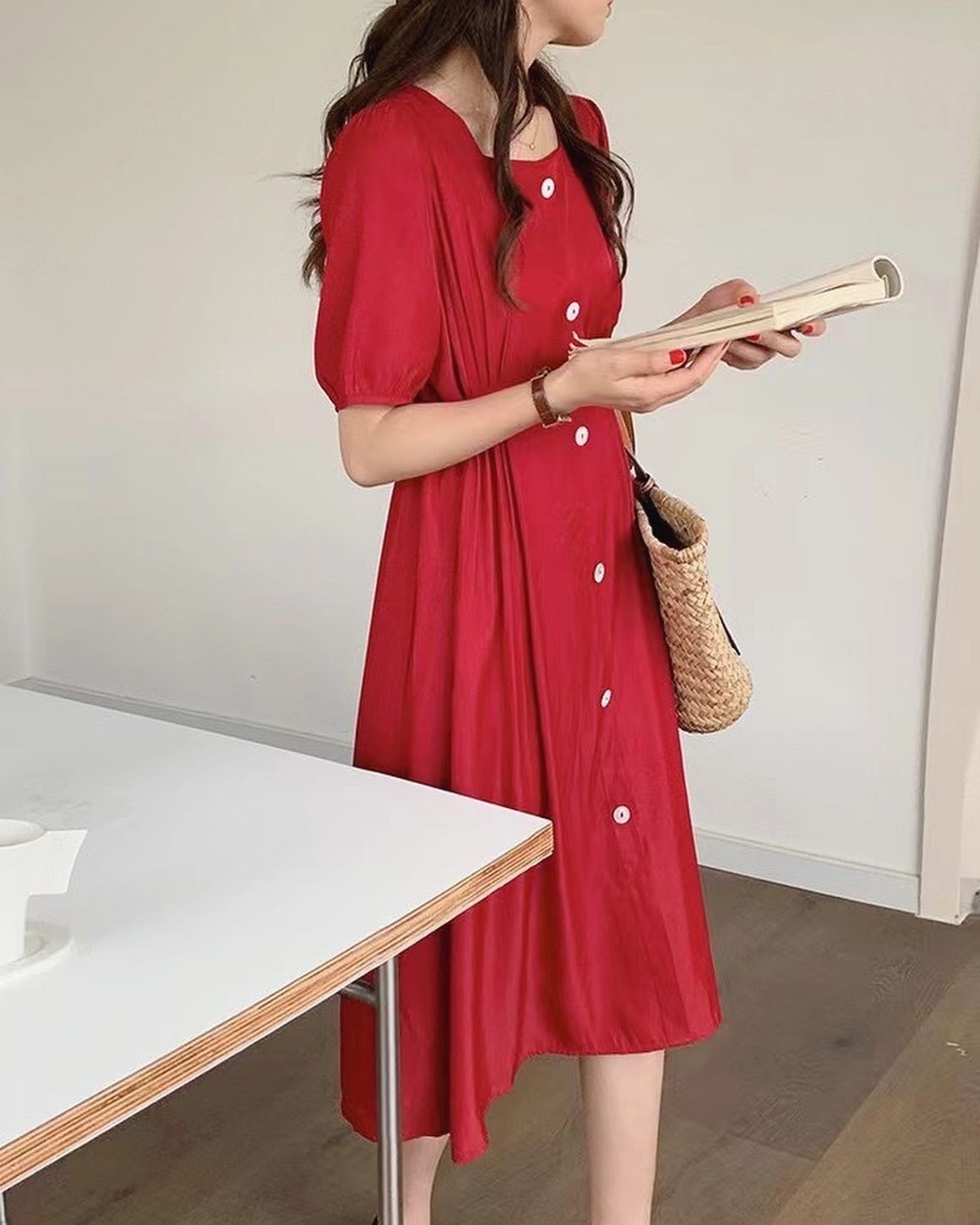 フレンチスタイルスクエアネックドレス