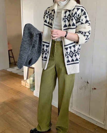 レトロな切り替えカラーのニットカーディガン