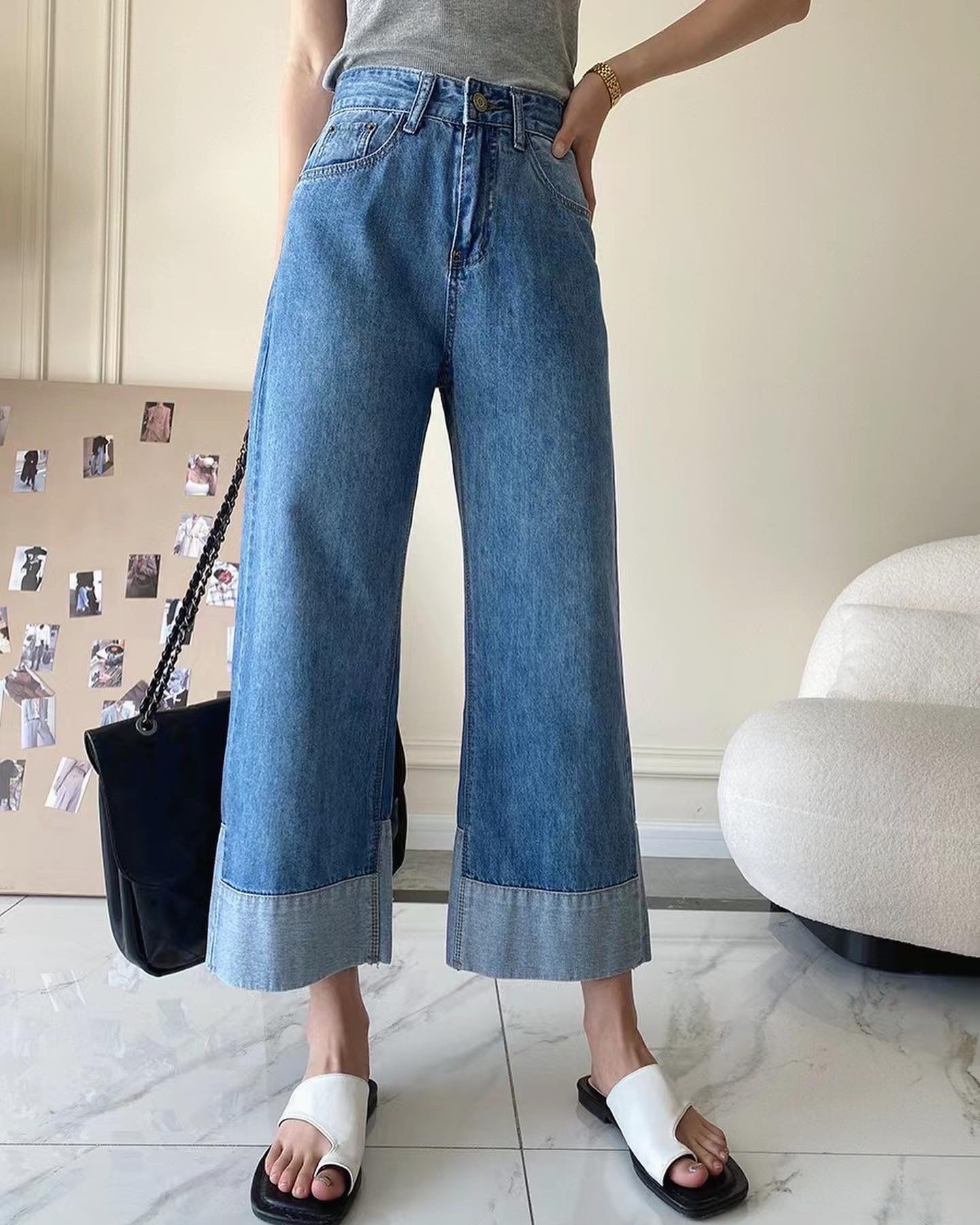 Color-blocked high-waisted cropped jeans