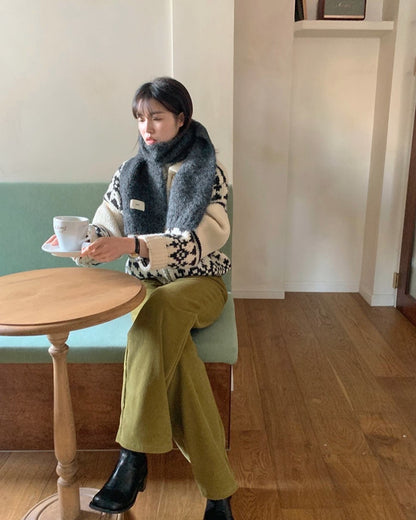 レトロな切り替えカラーのニットカーディガン