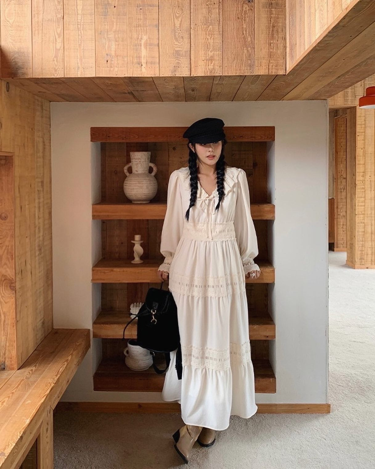 レース襟付きロングドレス