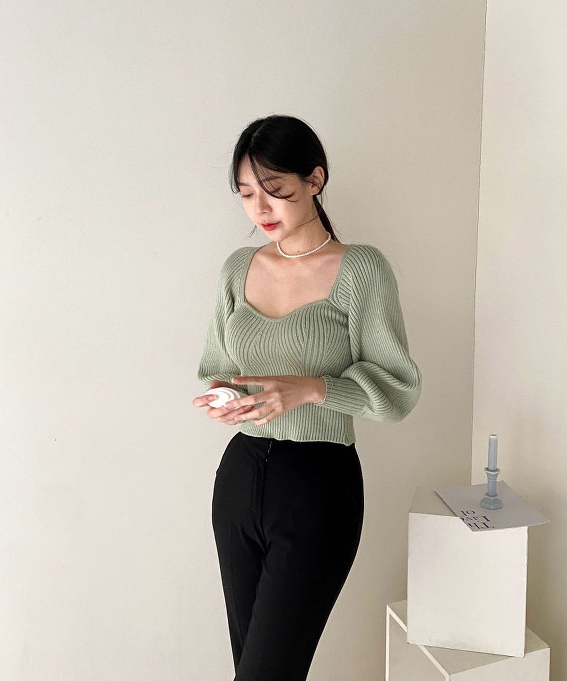 フレンチスクエアネックニット長袖トップ