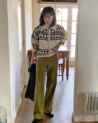 レトロな切り替えカラーのニットカーディガン