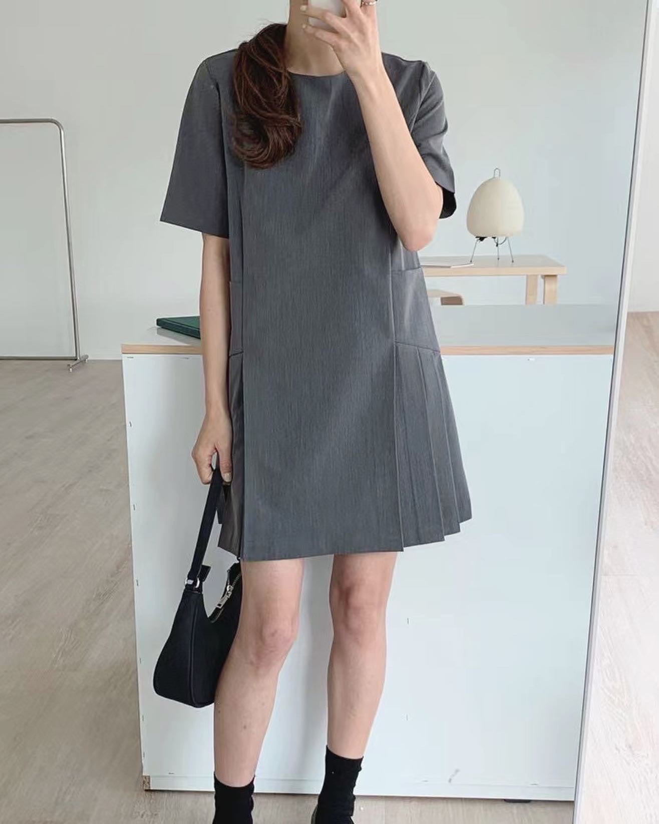 フレンチラウンドネックワンピース