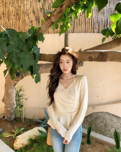 Gentle and Elegant Waist-Cinching Ruffle Knit Top