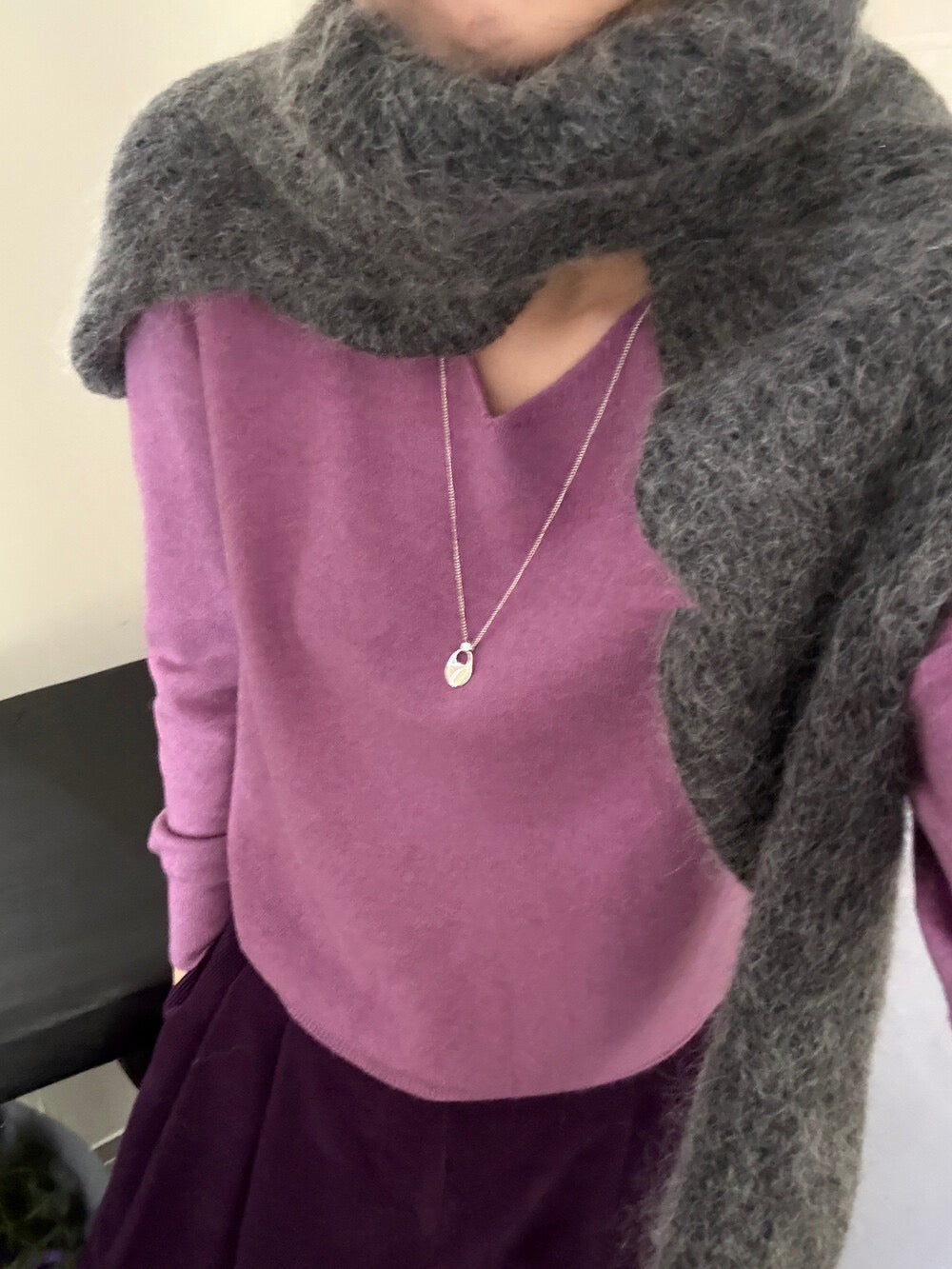 V-neck versatile seamless integrated design top