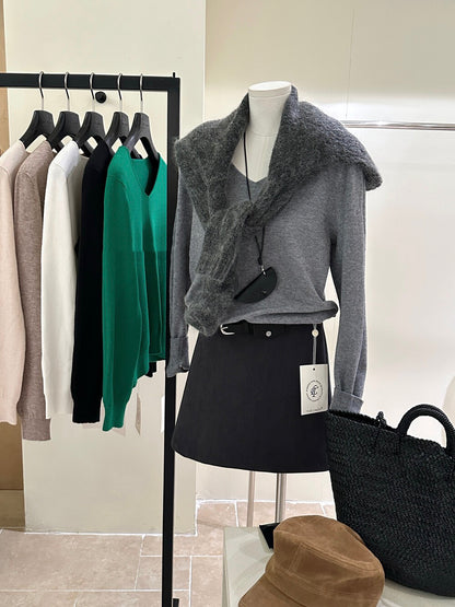 V-neck versatile seamless integrated design top