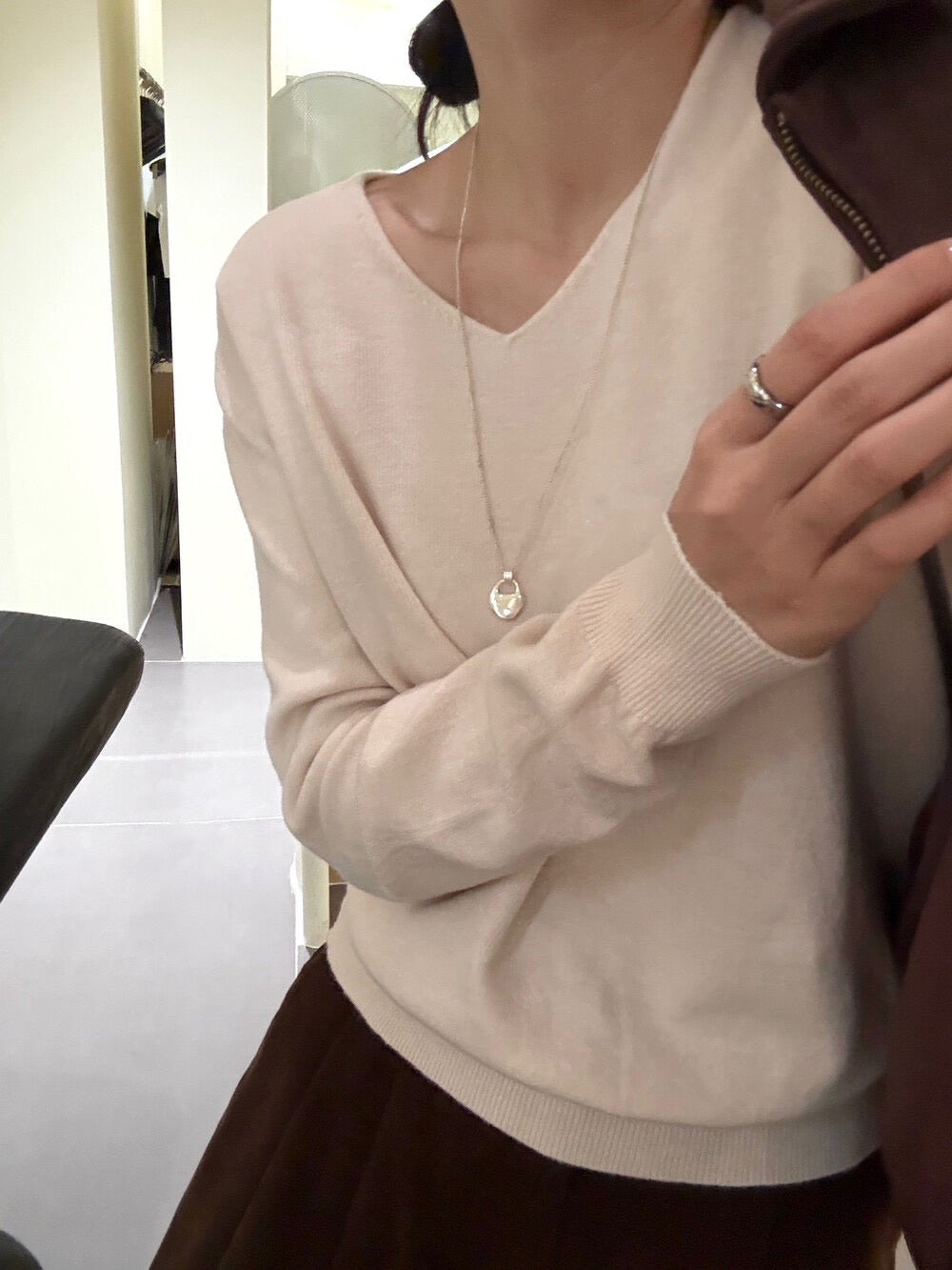 V-neck versatile seamless integrated design top