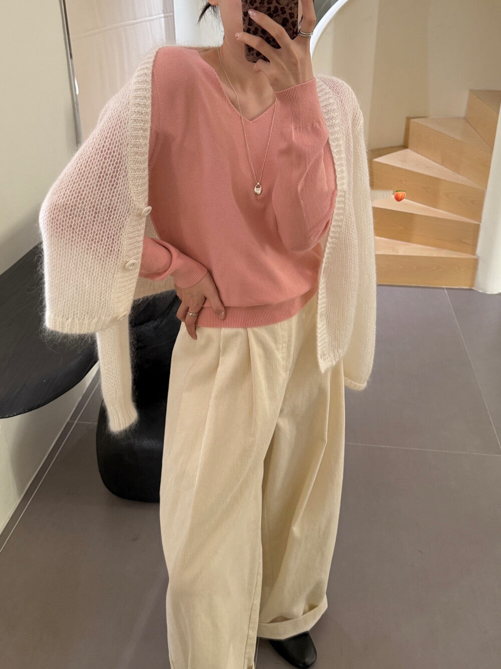 V-neck versatile seamless integrated design top