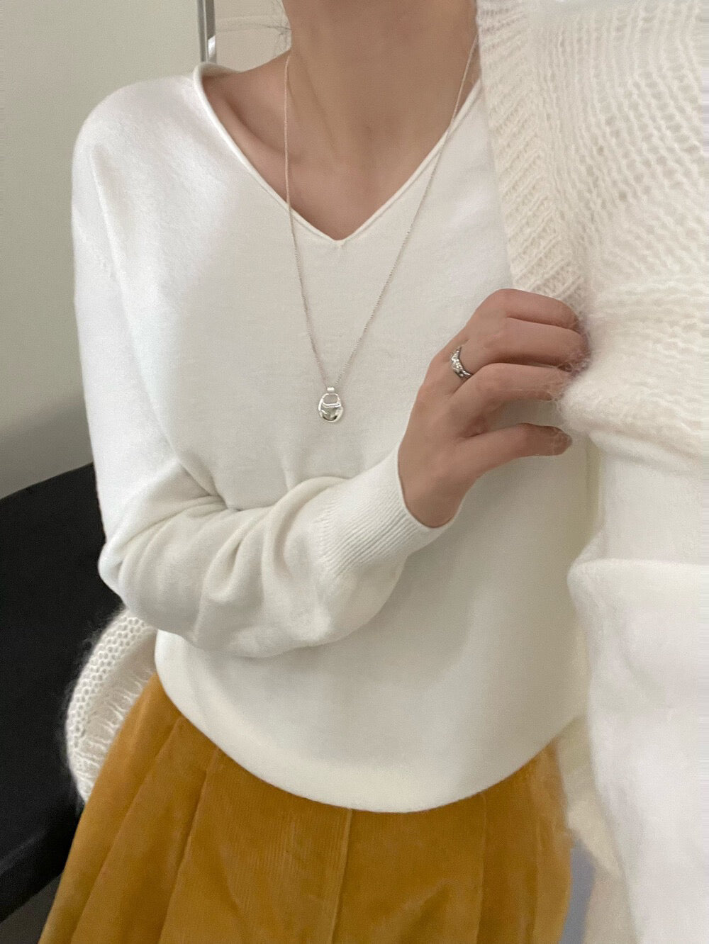 V-neck versatile seamless integrated design top