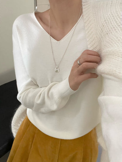 V-neck versatile seamless integrated design top