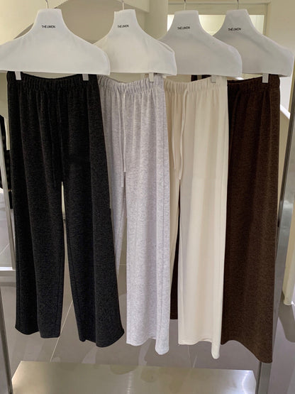 ソフトで万能な快適カジュアルパンツ