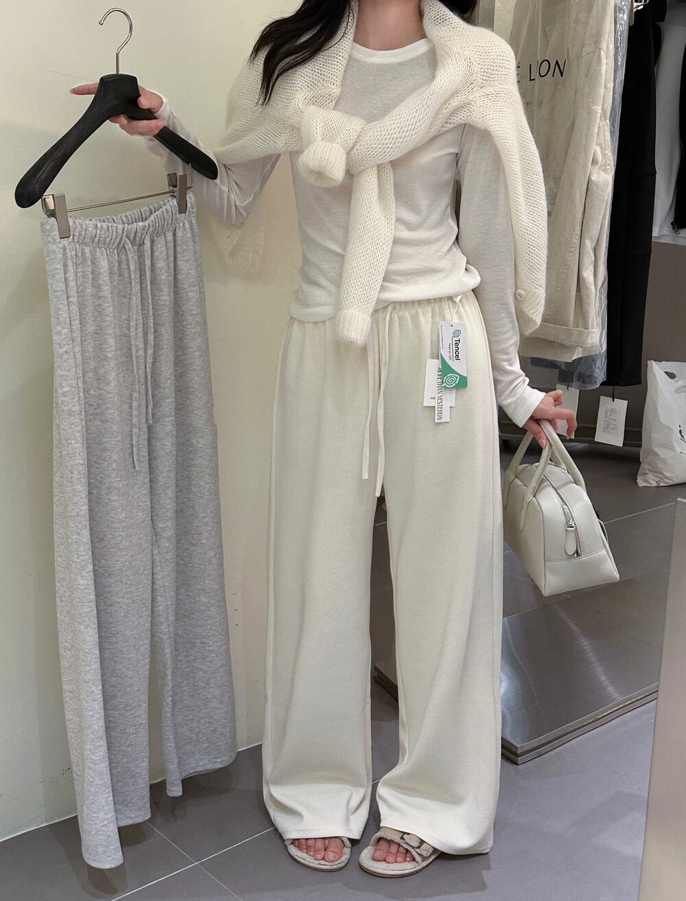 ソフトで万能な快適カジュアルパンツ