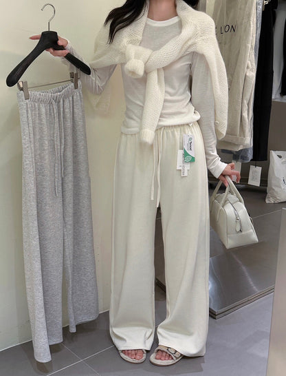 ソフトで万能な快適カジュアルパンツ